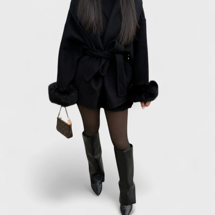 Alice | Cappotto Corto con Cintura e Polsini in Pelliccia Ecologica