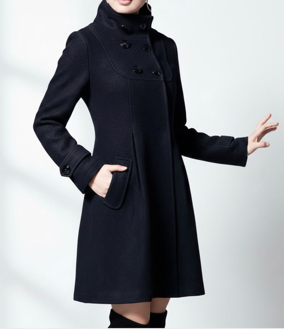 Alessia | Cappotto Svasato con Collo Alto e Bottoni Decorativi