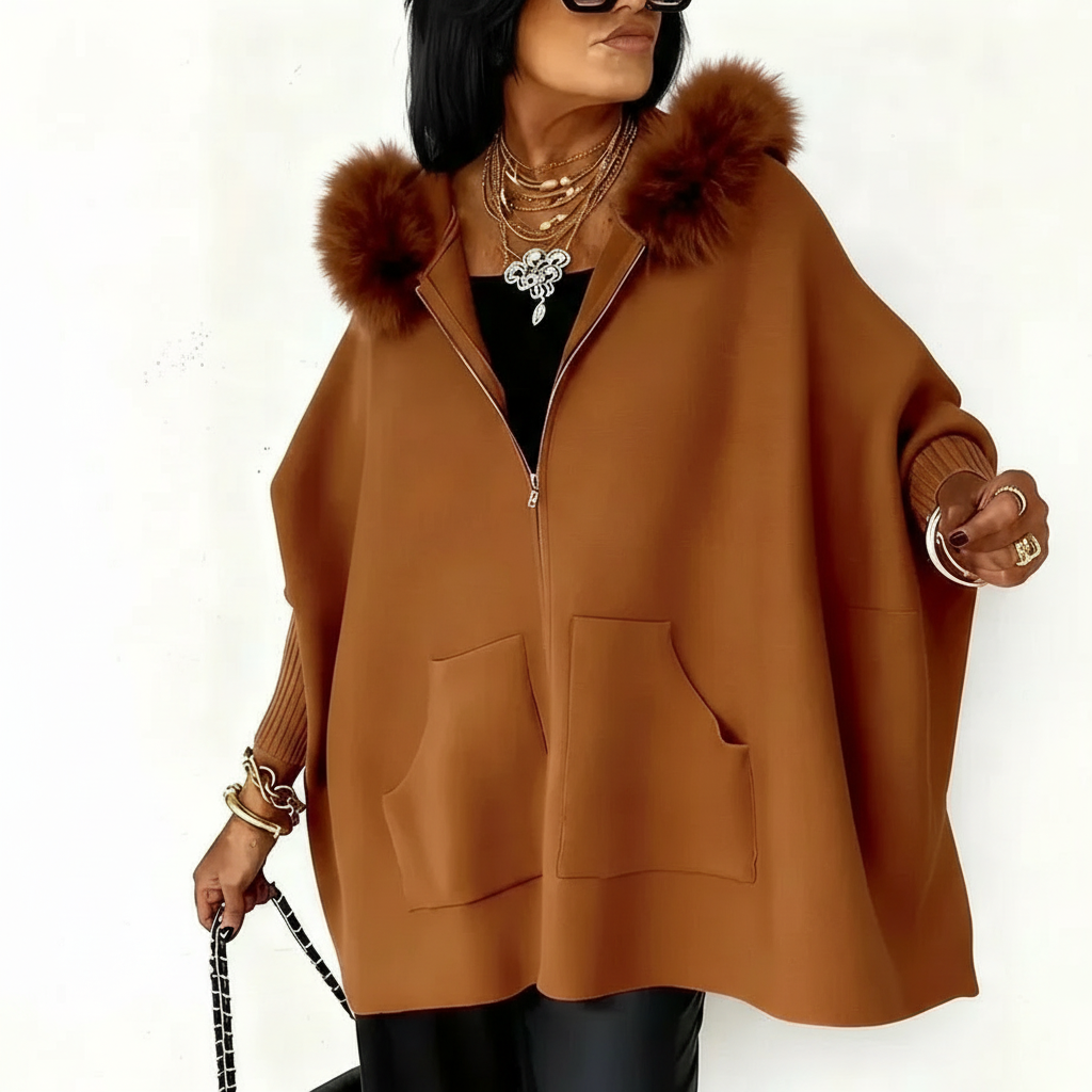 Carlotta | Poncho con Cappuccio in Pelliccia Ecologica